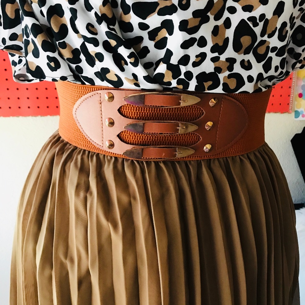 PLEATED SKIRT IN BROWN